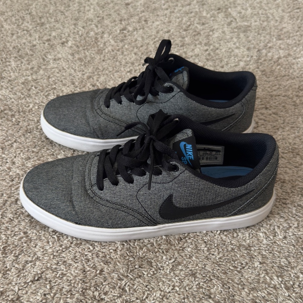 NIKE MENS SB CHECK SOLARSOFT SNEAKER - gray and black sneakers shoes size 8.5